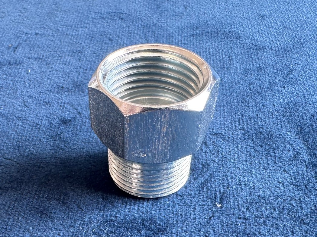 10.004.3.S20.4 Переходник д/манометра Ст20 М20х1,5 внутр. - G1/2 наружн. оцинк